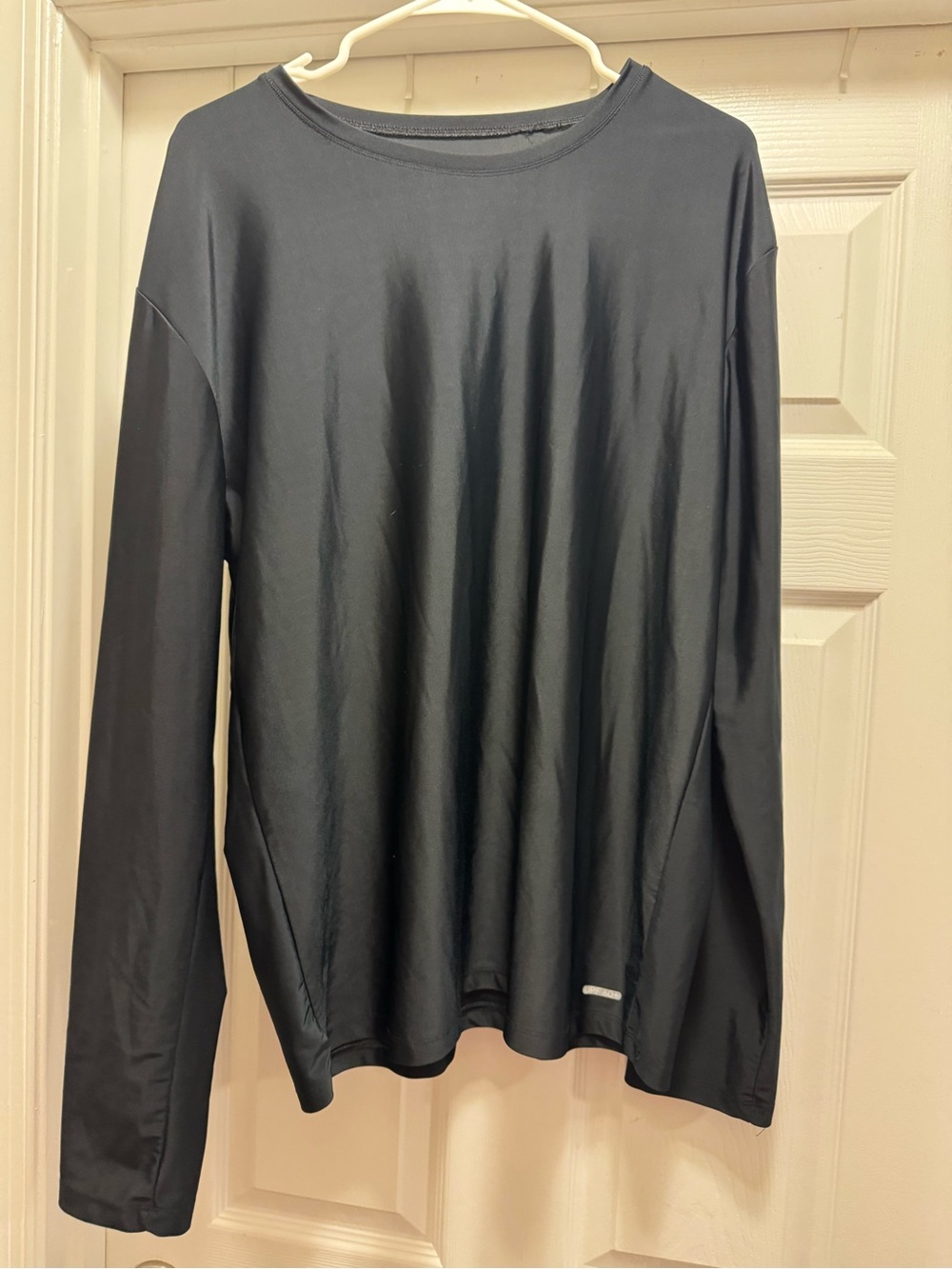 Men's Black Long-Sleeve Swim Rash Guard — Lightweight 60UV Performance Tee
